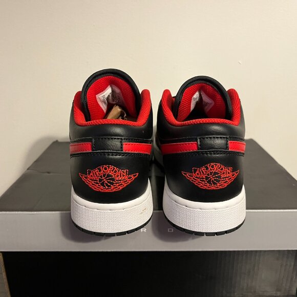 Air Jordan 1 Low White Toe Black Fire Red GS 7Y Womens 8.5 7Y - Picture 3 of 3
